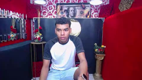 Snapshot of dilanpein chatting on October 19, 5:01 am dilanpein online show from October 19, 5:01 am
