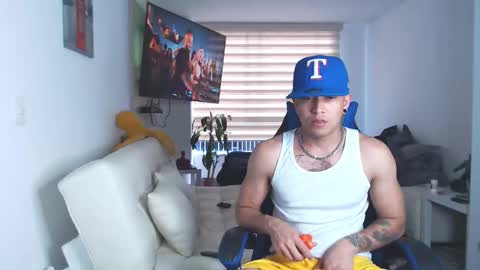 dilanxxx8888 online show from February 21, 9:05 pm