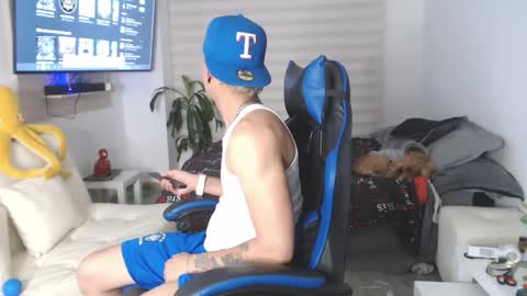 dilanxxx8888 online show from April 8, 4:02 am