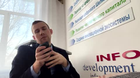 D  V  online show from January 8, 10:04 am