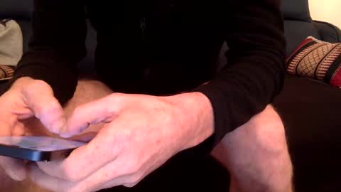 Snapshot of dinnerout1111 chatting on December 5, 11:38 am dinnerout1111 online show from December 5, 11:38 am