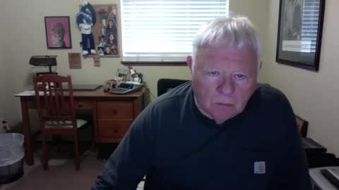 dirtrider195080438 online show from April 21, 6:14 pm