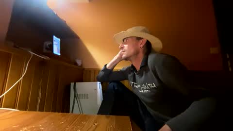 dirtyuniversal online show from April 22, 1:49 pm