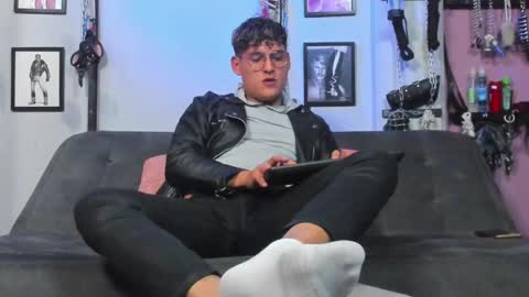 Snapshot of dom2travelers_sm chatting on February 16, 9:59 pm Diego Castell online show from February 16, 9:59 pm