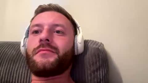 domdomdom1234240937 online show from February 10, 4:42 am