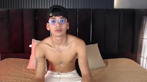 Snapshot of dominic_ghost chatting on September 29, 7:32 pm Dominic online show from September 29, 7:32 pm