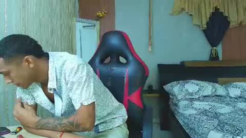 dominic_smith_ online show from June 10, 4:36 am