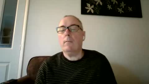 Snapshot of domjolly08 chatting on October 18, 3:39 pm David uk online show from October 18, 3:39 pm