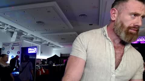 Snapshot of donnybasilisk chatting on February 1, 2:47 am Donny online show from February 1, 2:47 am