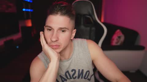 Dorian Reyes online show from November 25, 2:13 am