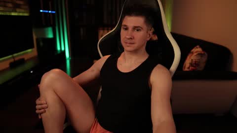 Dorian Reyes online show from March 12, 12:31 am