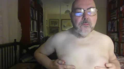Snapshot of doxoebloke68 chatting on January 19, 7:25 am doxoebloke68 online show from January 19, 7:25 am