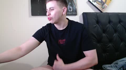 Snapshot of draco_boy2000 chatting on December 23, 8:25 pm draco_boy2000 online show from December 23, 8:25 pm