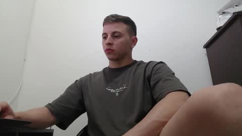 Snapshot of draco_boy2000 chatting on October 17, 9:41 pm draco_boy2000 online show from October 17, 9:41 pm