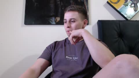 Snapshot of draco_boy2000 chatting on January 8, 7:34 pm draco_boy2000 online show from January 8, 7:34 pm
