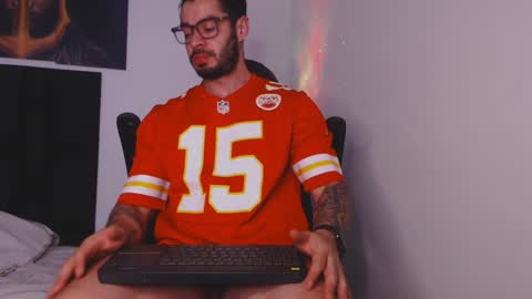 Snapshot of drake_cole11 chatting on December 16, 1:10 am drake_cole11 online show from December 16, 1:10 am
