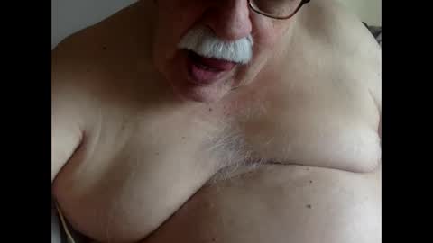 drnick069 online show from April 16, 3:01 pm