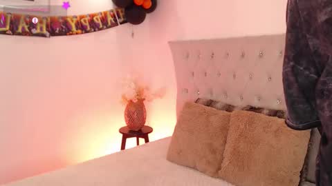 Dulcey online show from October 17, 4:27 am