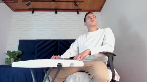 Dustin Sonne online show from March 4, 3:44 am