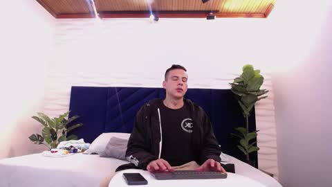 Dustin Sonne online show from January 15, 3:33 am