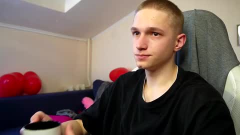 Dustyn online show from February 18, 2:16 pm