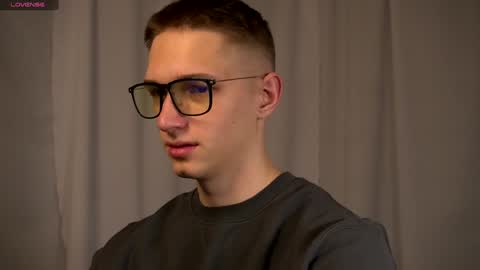 Dustyn online show from December 15, 2:16 pm