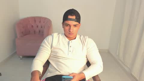 dwayne_esteven10 online show from January 12, 3:21 am