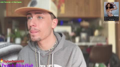 Snapshot of dylandaniel69 chatting on January 15, 5:37 pm Dylan Daniel 7.8 online show from January 15, 5:37 pm