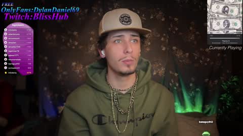 Snapshot of dylandaniel69 chatting on December 11, 7:43 am Dylan Daniel 7.8 online show from December 11, 7:43 am