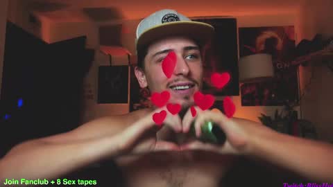 Snapshot of dylandaniel69 chatting on February 15, 9:17 pm Dylan Daniel 7.8 online show from February 15, 9:17 pm