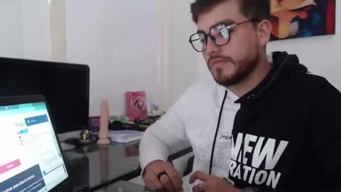 dylanhot10 online show from December 9, 4:07 pm