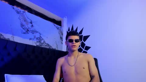 dylanroyce_ online show from March 12, 12:57 pm