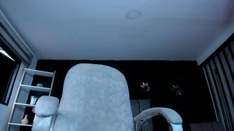 dylanroyce_ online show from April 9, 1:06 pm