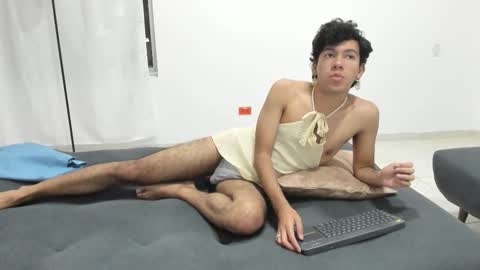 Snapshot of e_r_o_s_ chatting on October 15, 11:12 pm John online show from October 15, 11:12 pm
