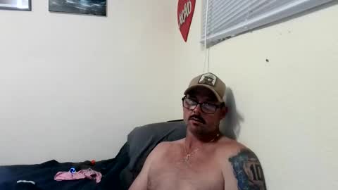 edgeonthebeach727 online show from April 4, 8:33 am