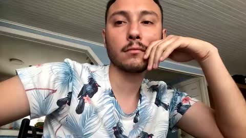 eduardolaro1994 online show from February 27, 7:35 pm