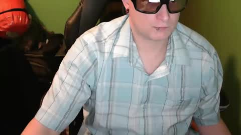 edwardaims_2please online show from March 25, 1:53 am