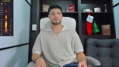 Snapshot of edwardross_ chatting on December 26, 8:32 pm Edward Ross online show from December 26, 8:32 pm