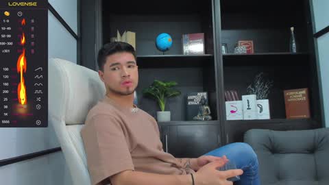 Snapshot of edwardross_ chatting on December 2, 8:20 pm Edward Ross online show from December 2, 8:20 pm