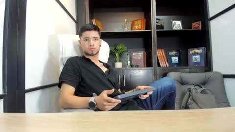 Snapshot of edwardross_ chatting on March 7, 7:38 pm Edward Ross online show from March 7, 7:38 pm