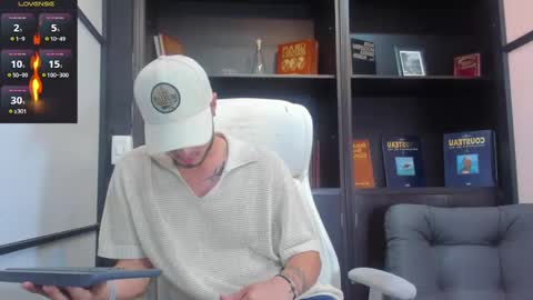 Snapshot of edwardross_ chatting on March 5, 7:17 pm Edward Ross online show from March 5, 7:17 pm