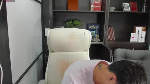 Snapshot of edwardross_ chatting on February 9, 7:30 pm Edward Ross online show from February 9, 7:30 pm