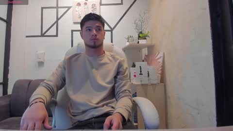 Snapshot of edwardross_ chatting on December 11, 12:27 pm Edward Ross online show from December 11, 12:27 pm
