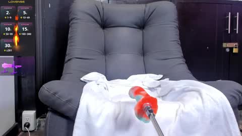 Snapshot of edwardross_ chatting on March 7, 6:57 am Edward Ross online show from March 7, 6:57 am