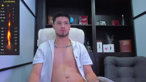 Snapshot of edwardross_ chatting on January 5, 7:07 pm Edward Ross online show from January 5, 7:07 pm