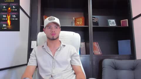Snapshot of edwardross_ chatting on March 3, 7:01 pm Edward Ross online show from March 3, 7:01 pm