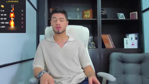 Snapshot of edwardross_ chatting on February 21, 6:59 pm Edward Ross online show from February 21, 6:59 pm