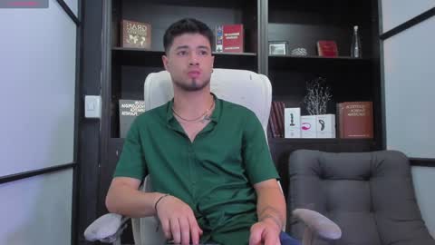 Snapshot of edwardross_ chatting on January 2, 7:40 pm Edward Ross online show from January 2, 7:40 pm