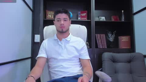 Snapshot of edwardross_ chatting on January 4, 5:58 pm Edward Ross online show from January 4, 5:58 pm
