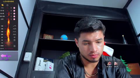 Snapshot of edwardross_ chatting on December 17, 6:45 am Edward Ross online show from December 17, 6:45 am